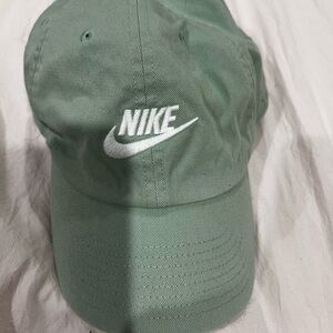 Nike Heritage Green Cap